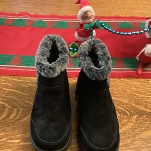Khombu Black Faux Fur Lined Boots